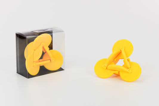 Juguete manipulativo OSM amarillo con embalaje